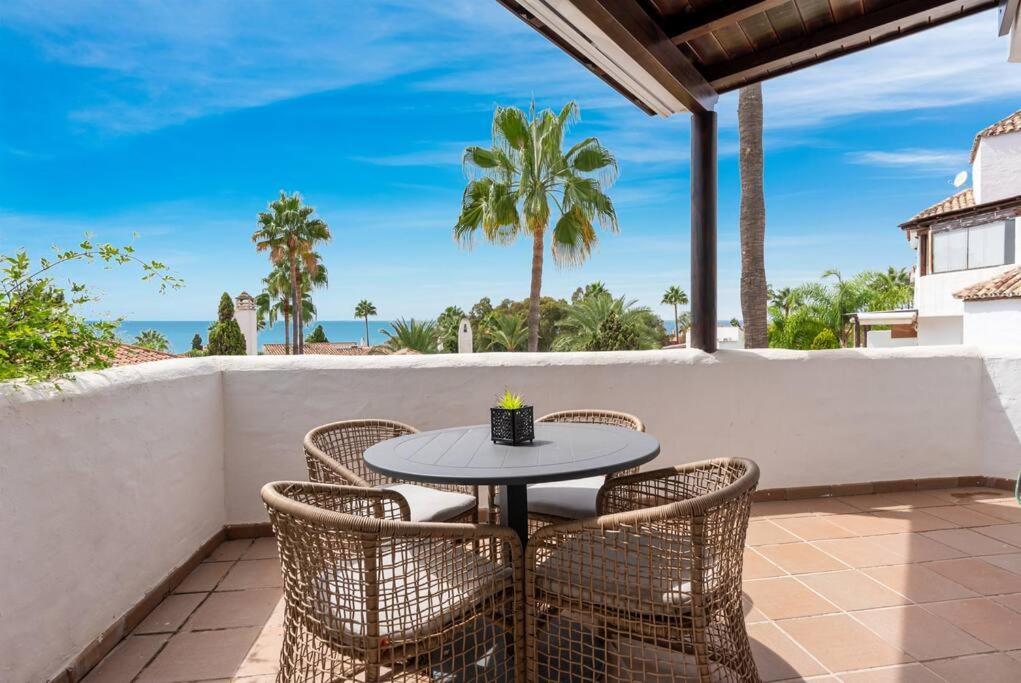 Gorgeous 3 Bedroom With Sea Views, Pool Apartamento Marbella